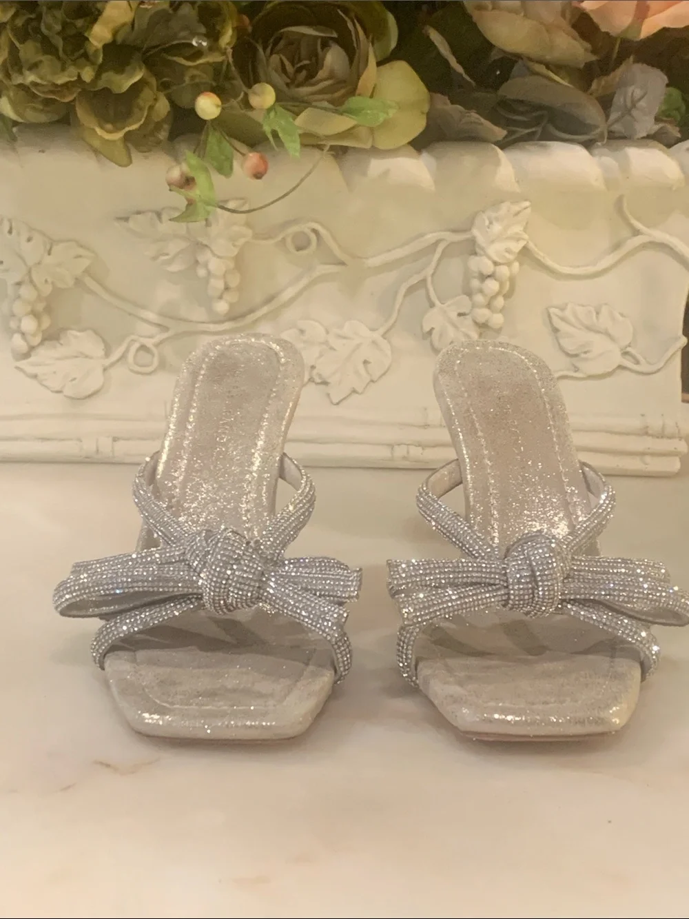 Loeffler Randall Mikel Silver Strass Bow Sandals Size 8 B